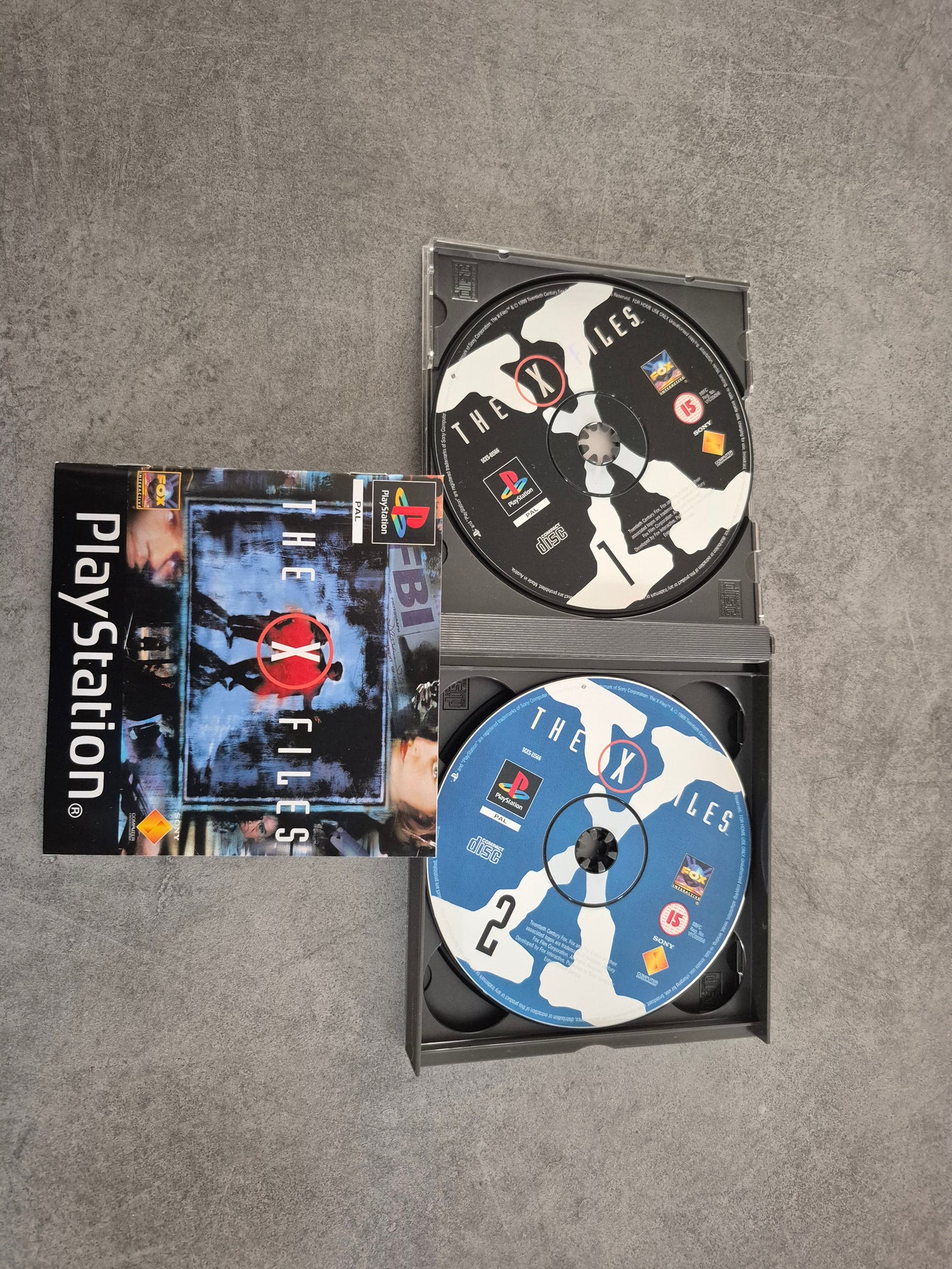The X-Files - Jeu Playstation 1 PS1 - version Française 4CD Complet Black label