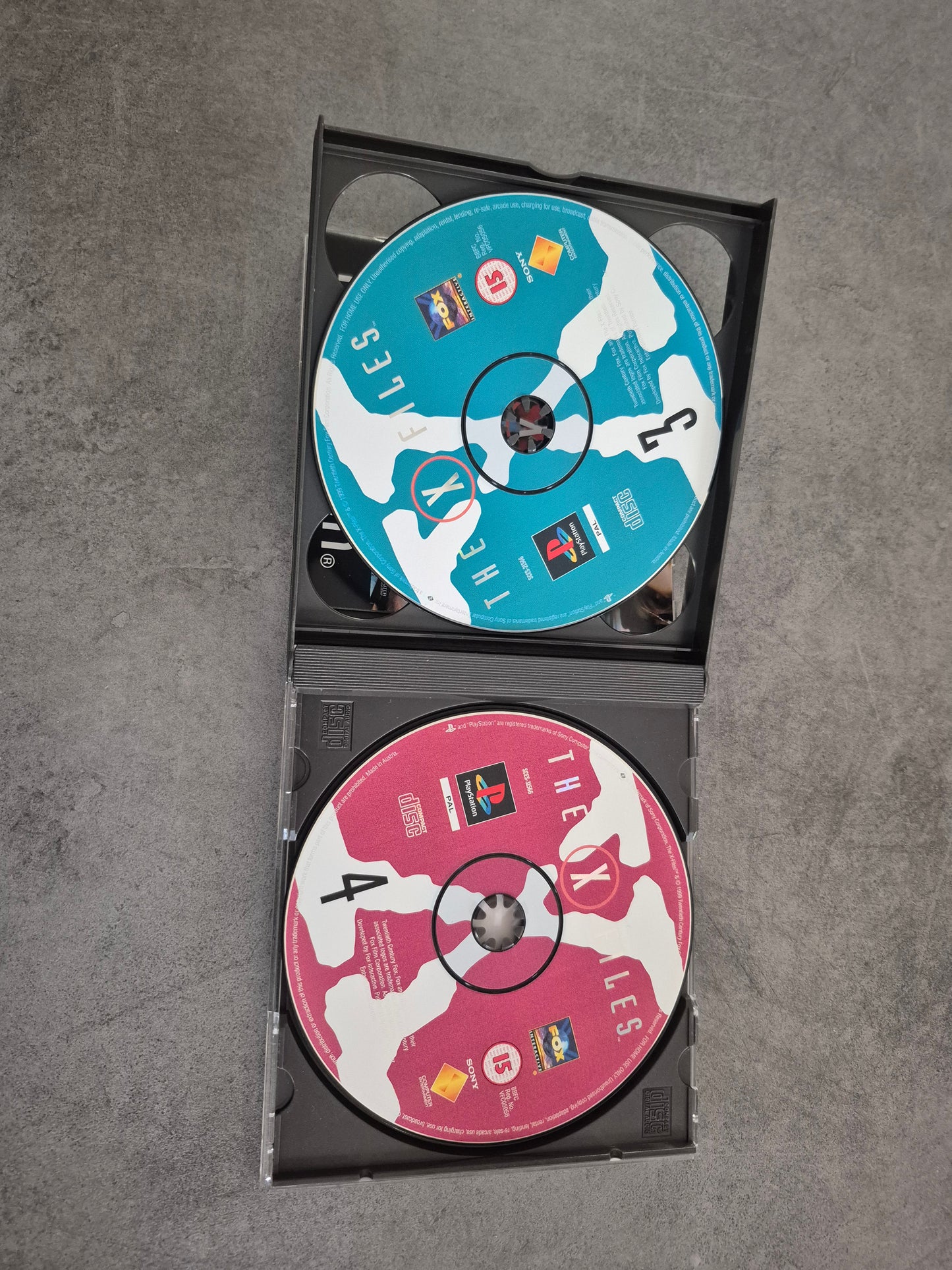 The X-Files - Jeu Playstation 1 PS1 - version Française 4CD Complet Black label